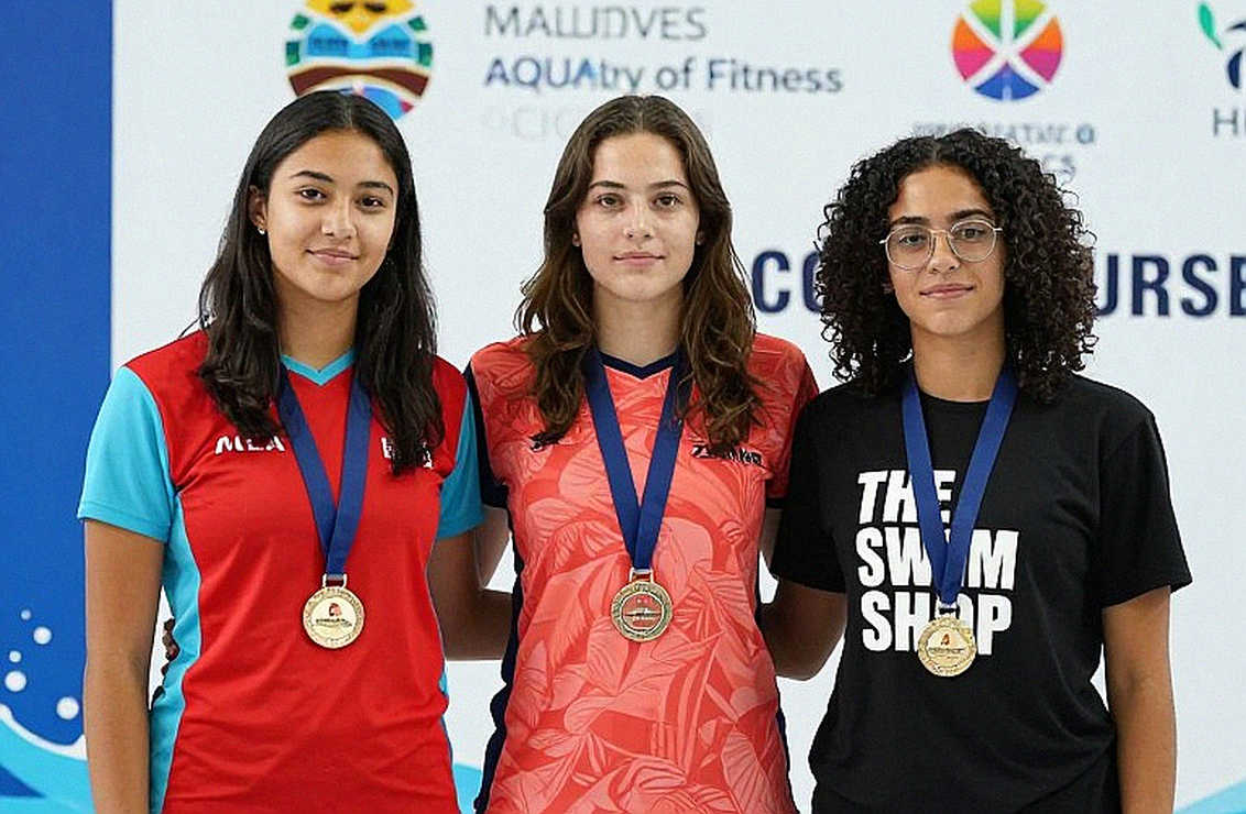 Yu Zidi, 13 tuổi, bơi 4:28.56 ở 400m hỗn hợp: vị trí thứ năm mọi thời đại và khoảng trống splits